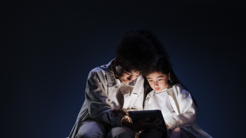 dark screens and themes are better for the environment